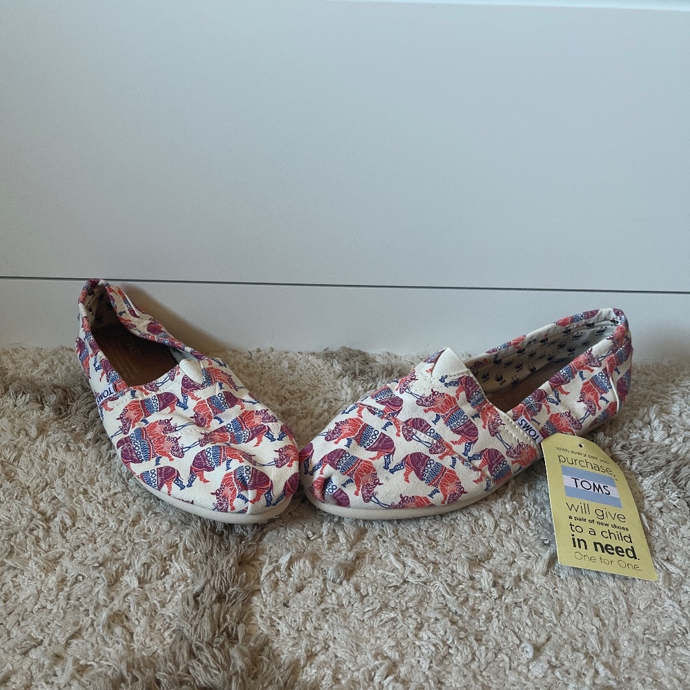 Toms classic canvas shoes